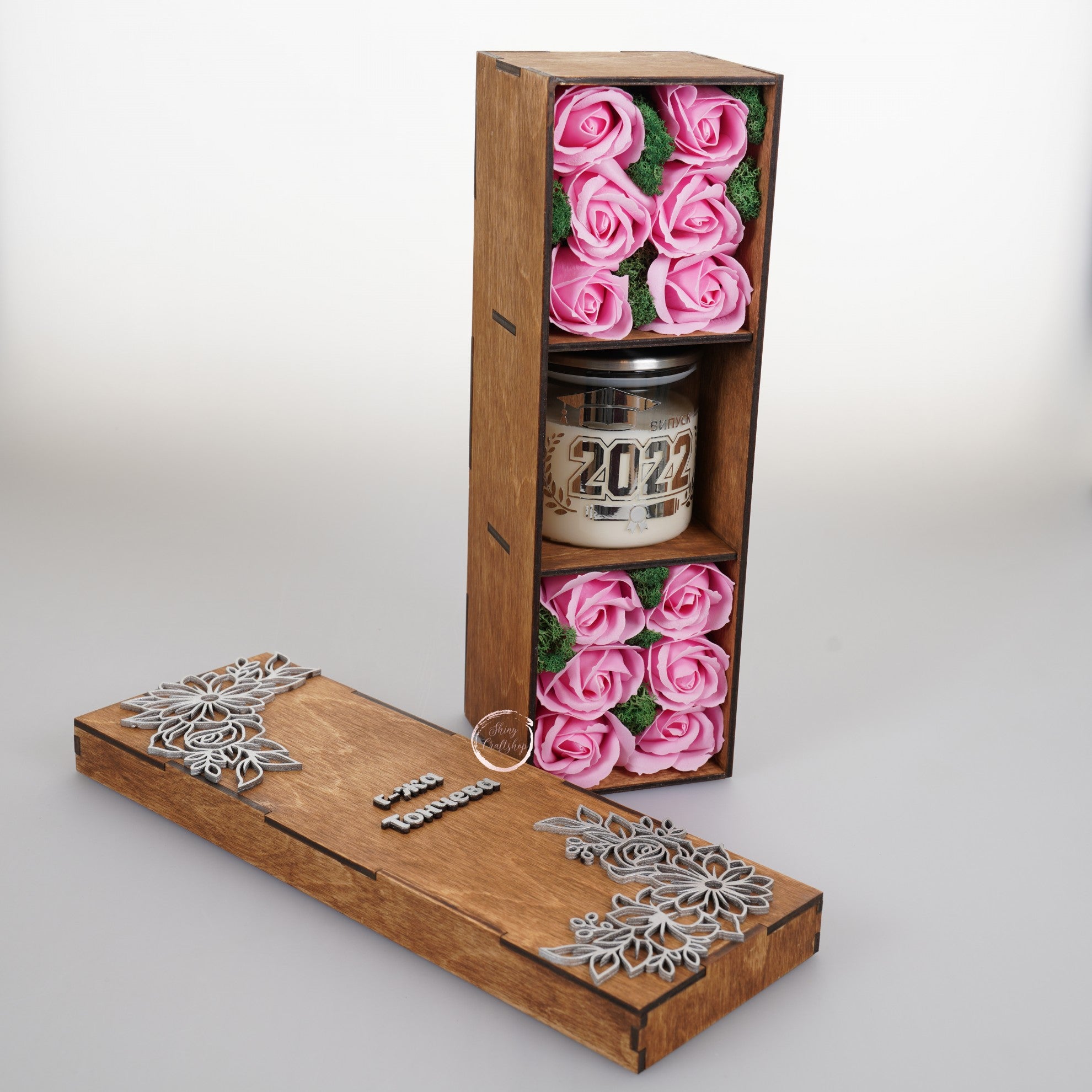 Дървена кутия с рози-Класен ръководител - Shiny Craftshop